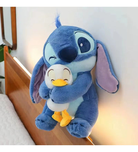 Peluche De Stitch Disney Abrazando Un Patito Tierno Y Suave Stitch Azul